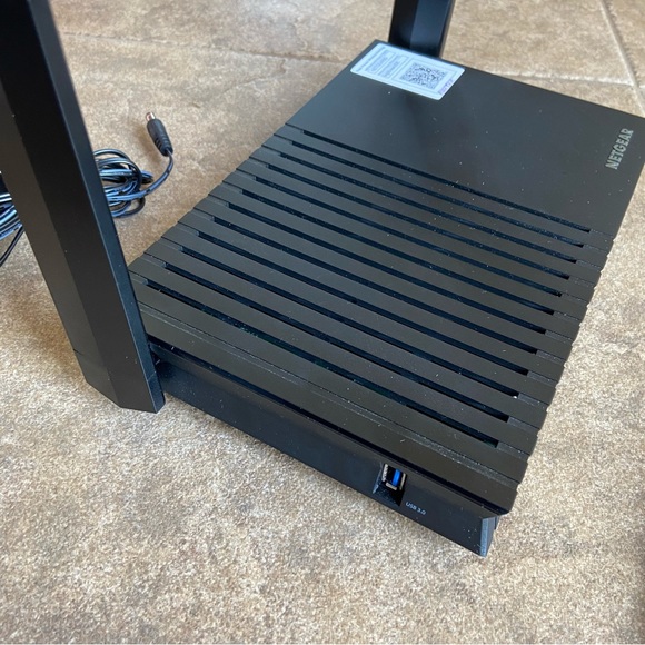 WORKING - NETGEAR 4-Stream AX1800 WiFi 6 Router (RAX20-100NAS) - Picture 16 of 16